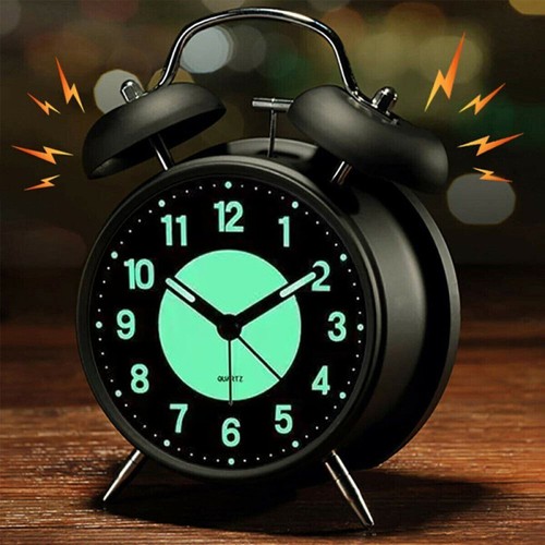 Nachttisch leuchtender wecker - nachttisch,